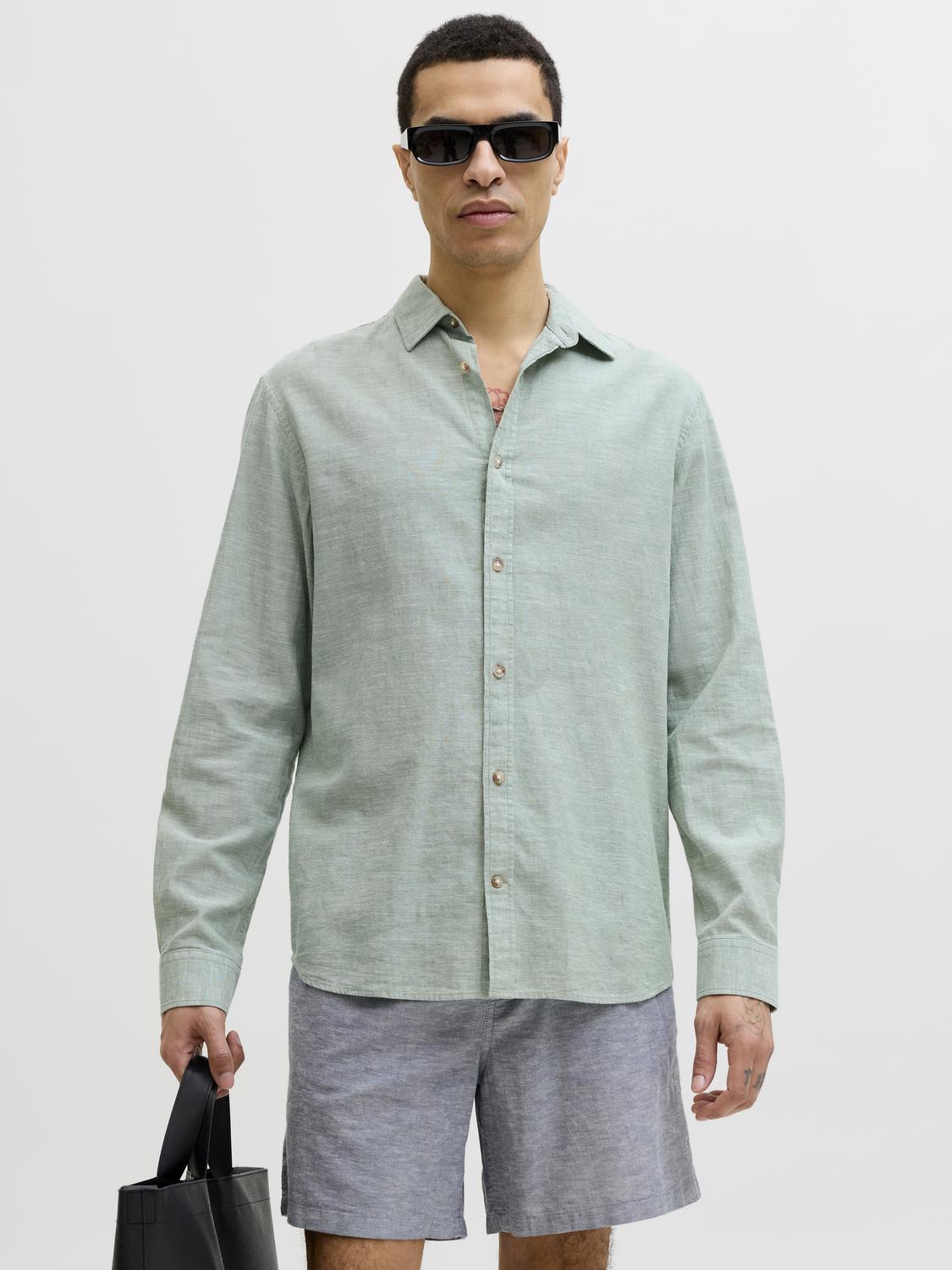model_shot-front
