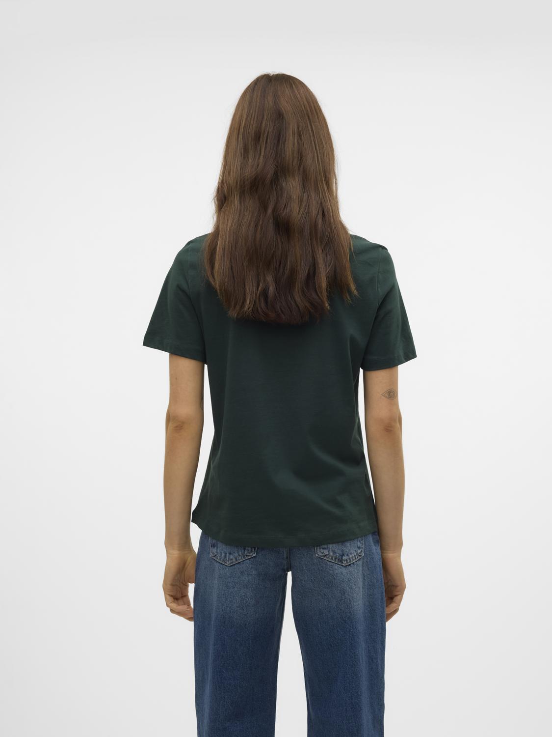 model_shot-back