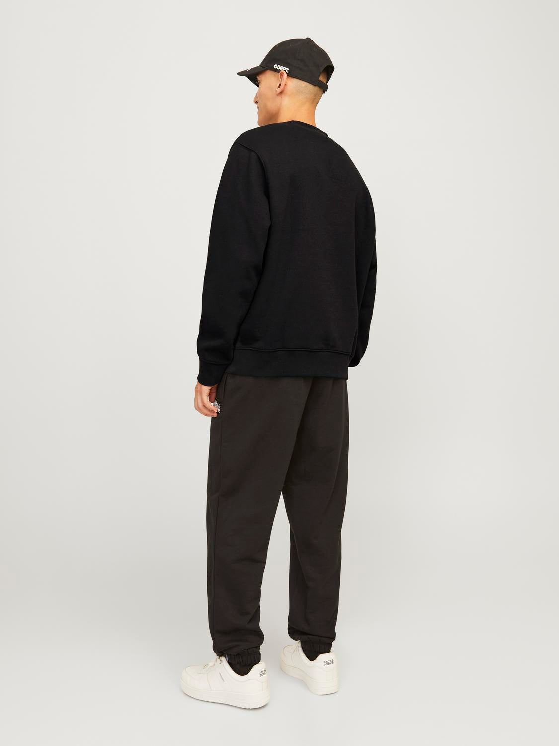 model_shot-back