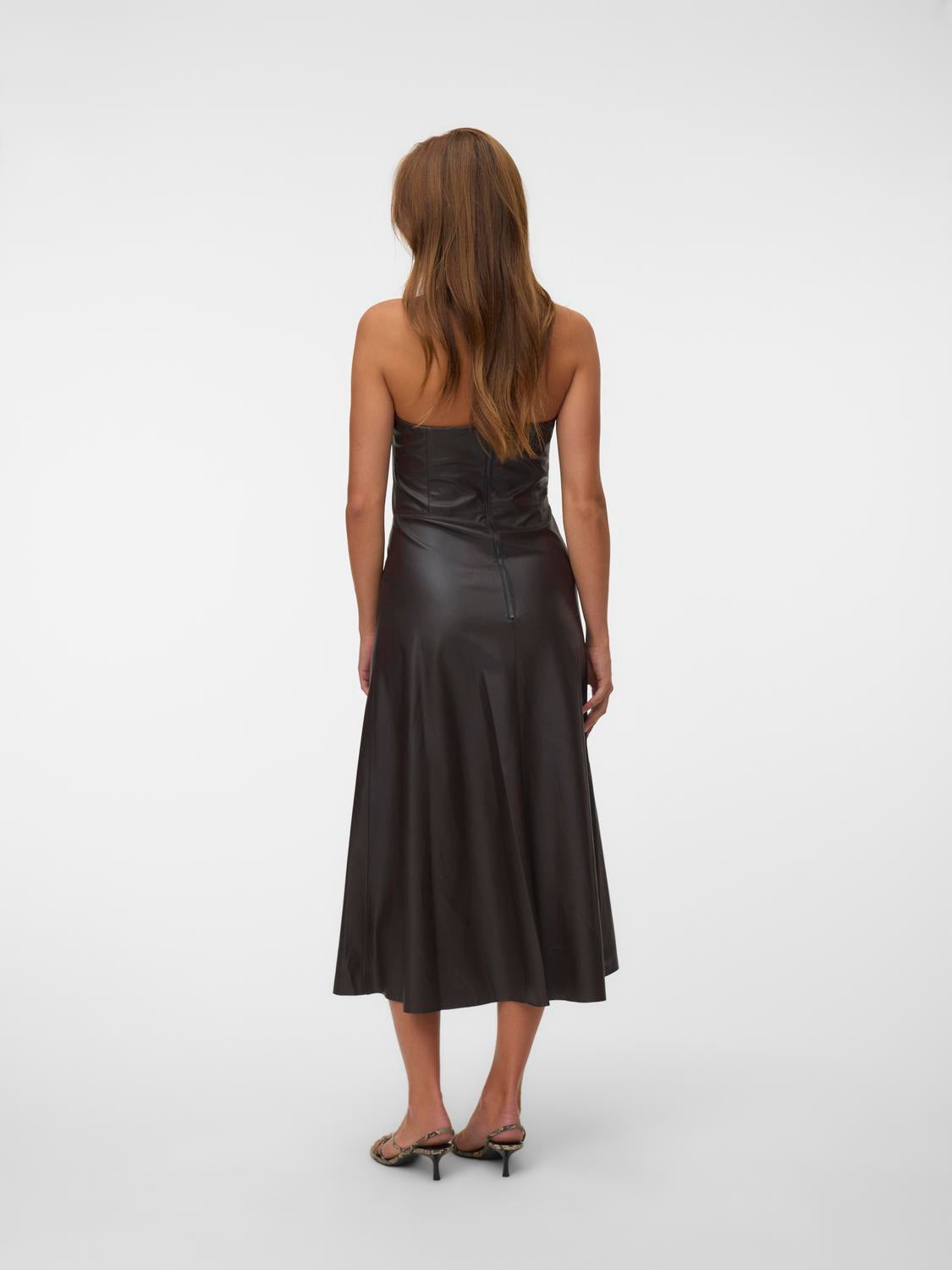 model_shot-back