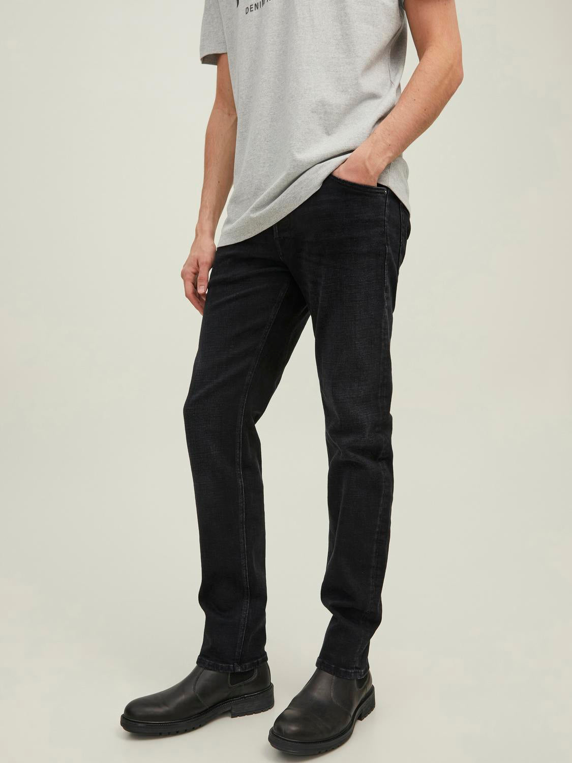 model_shot-front