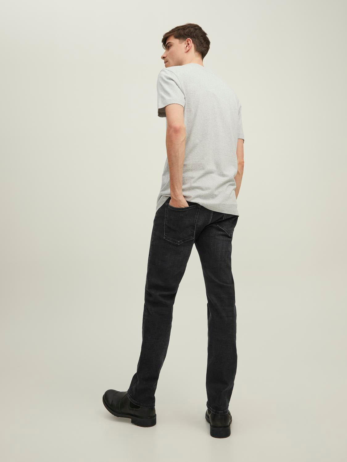 model_shot-back