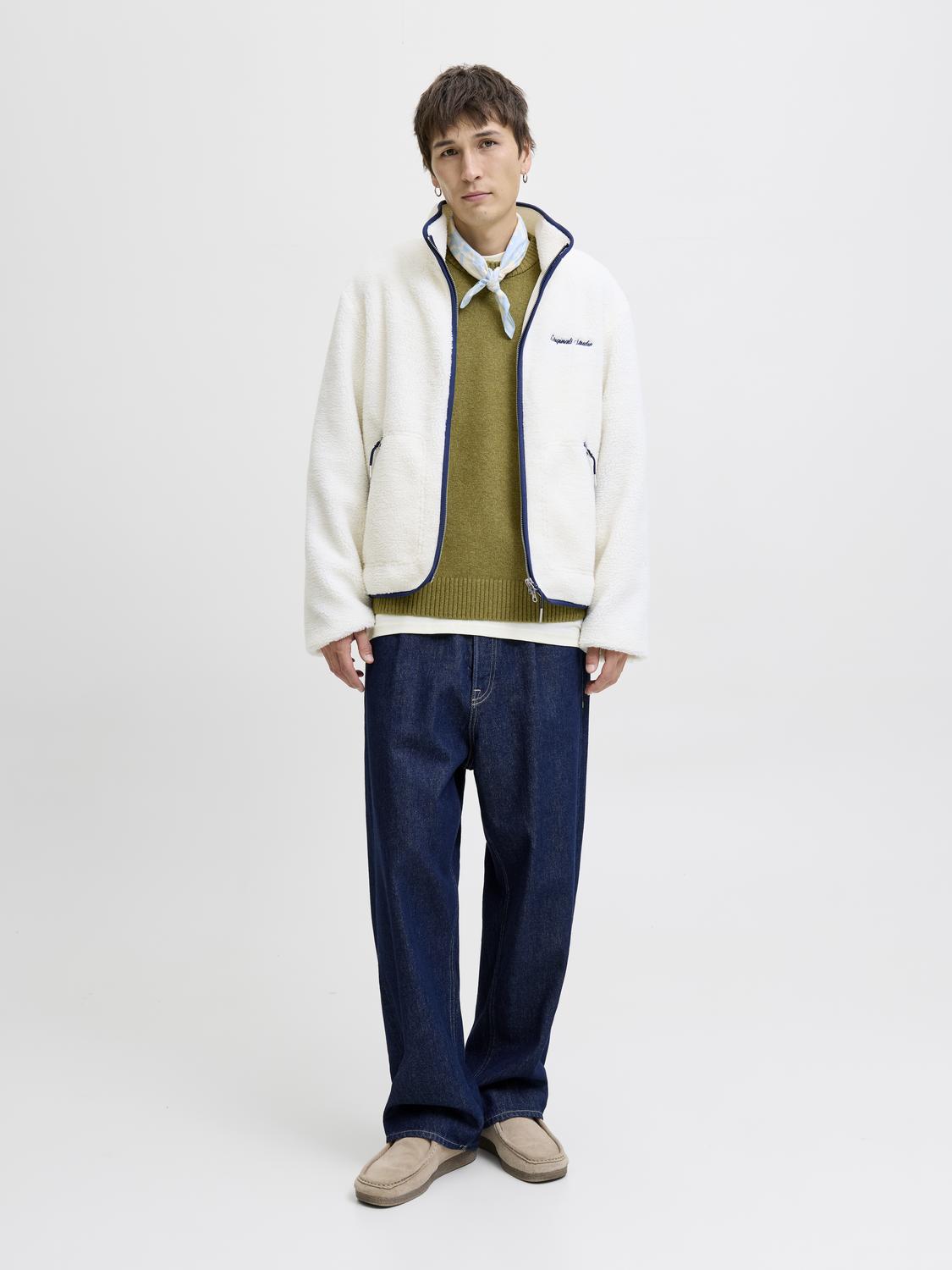 model_shot-front_full