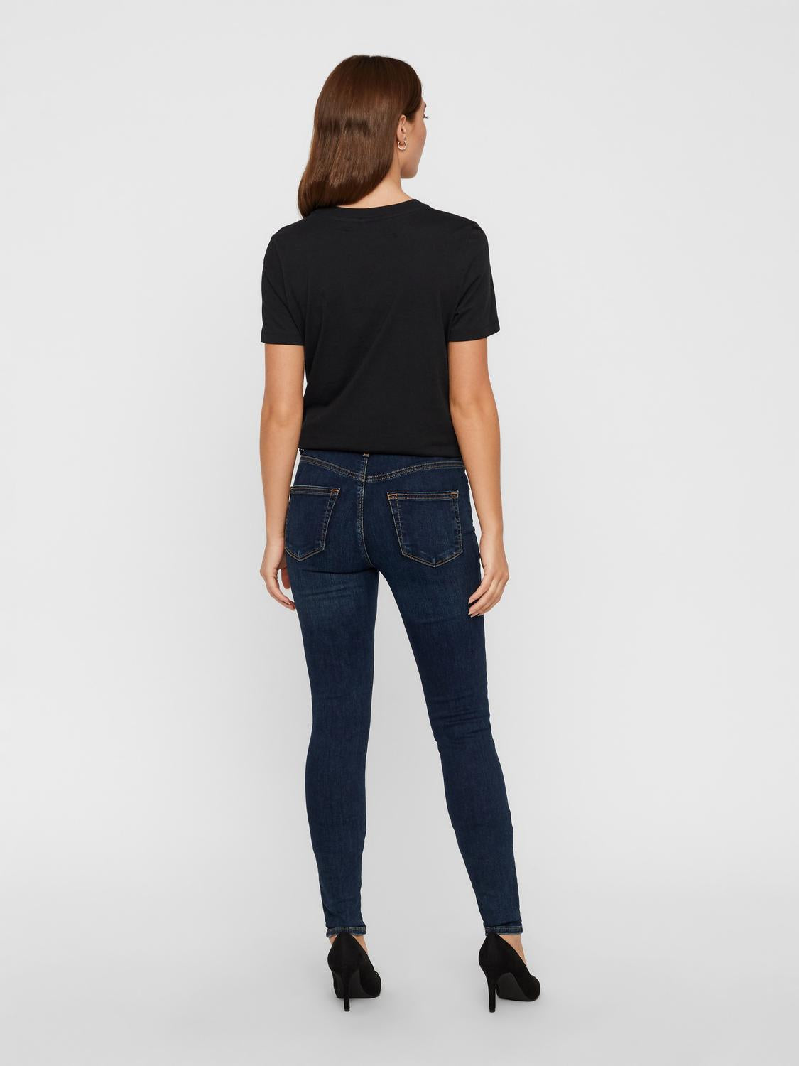 model_shot-back