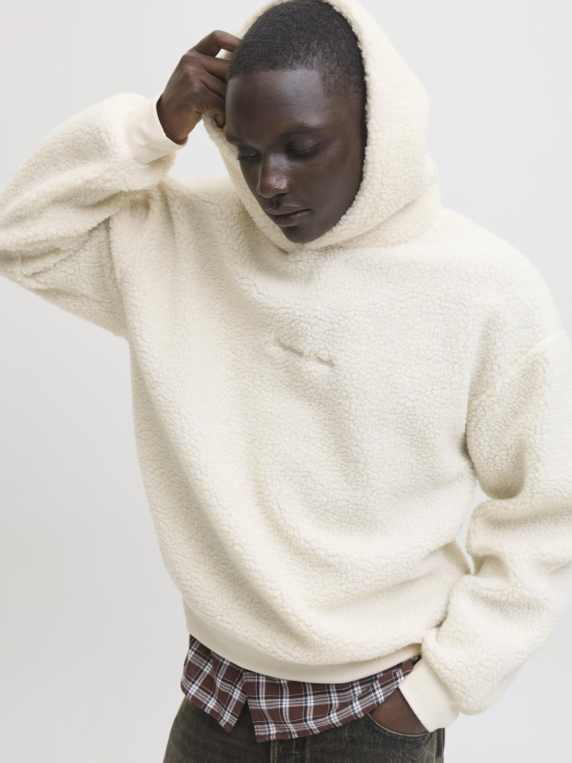 model_shot-creative