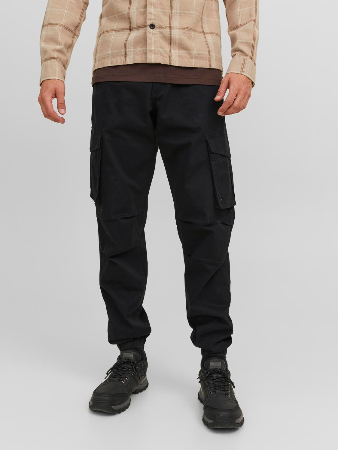 model_shot-front