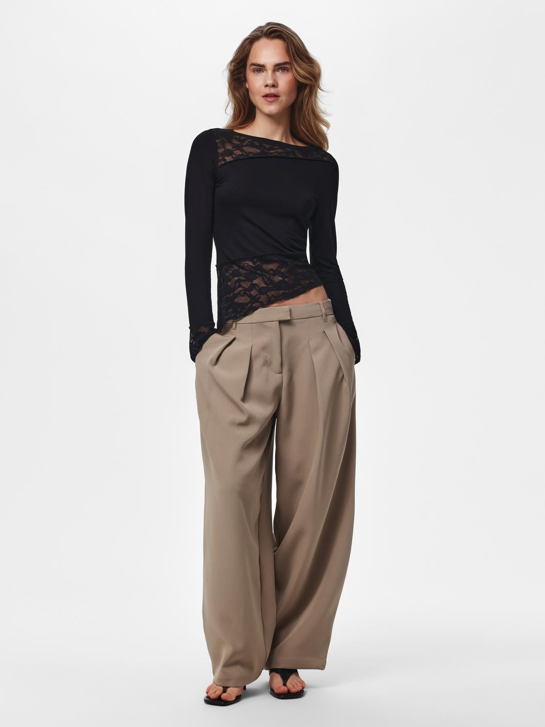 model_shot-front_full