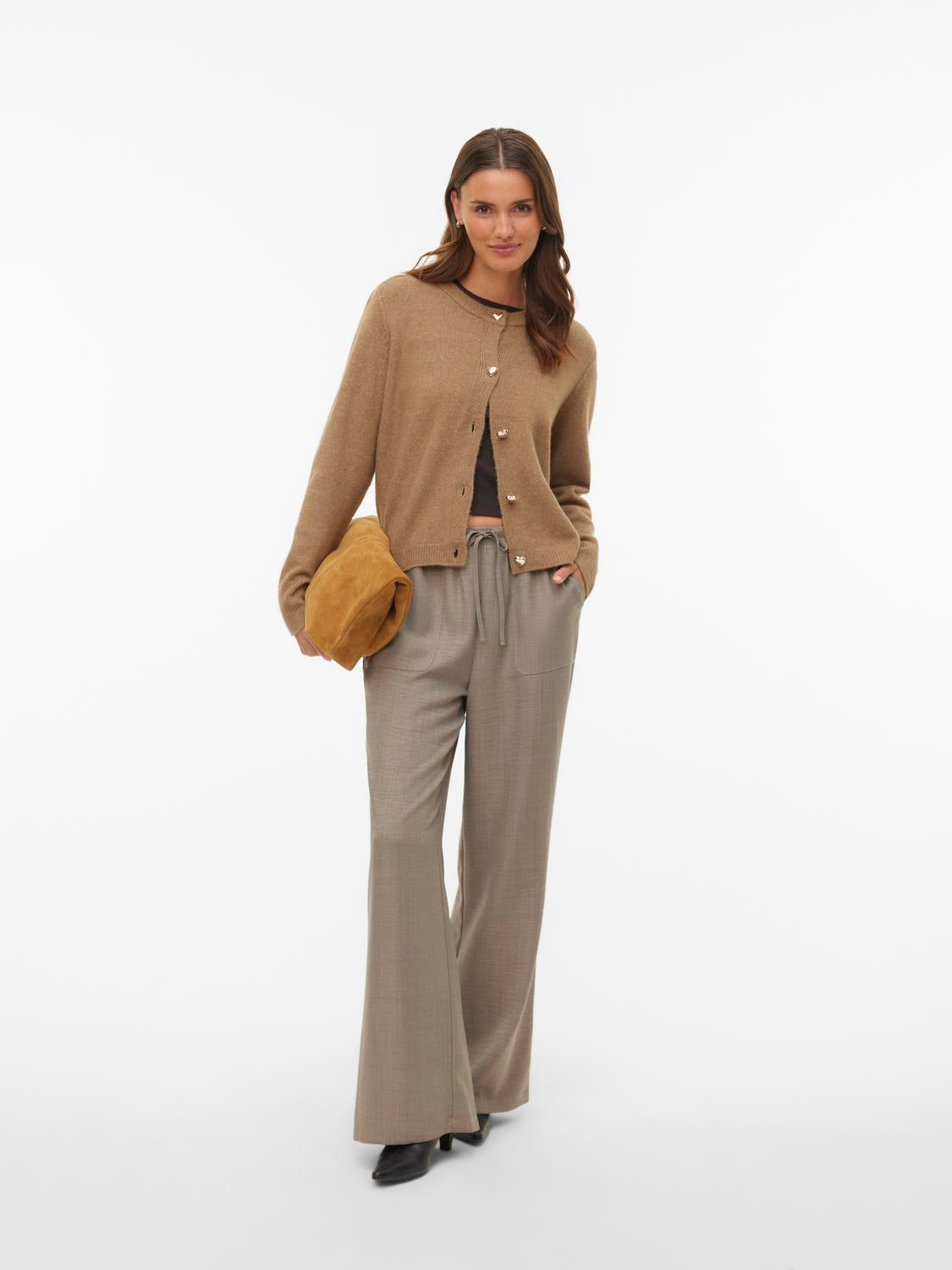 model_shot-front