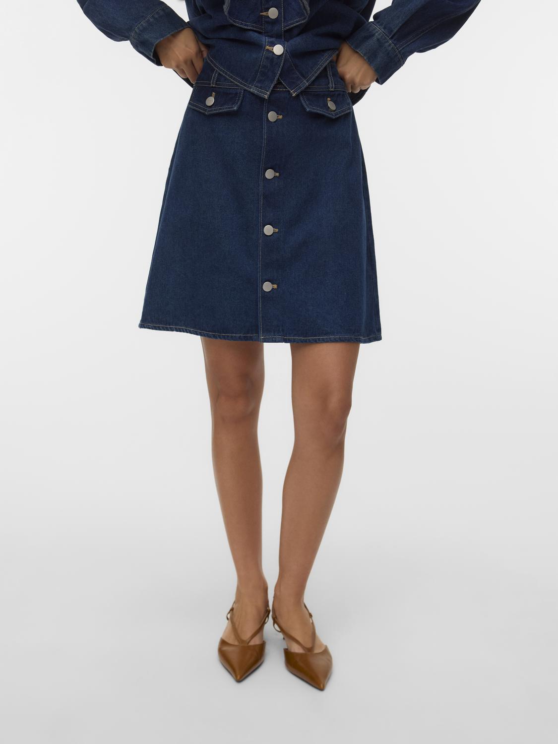 model_shot-front