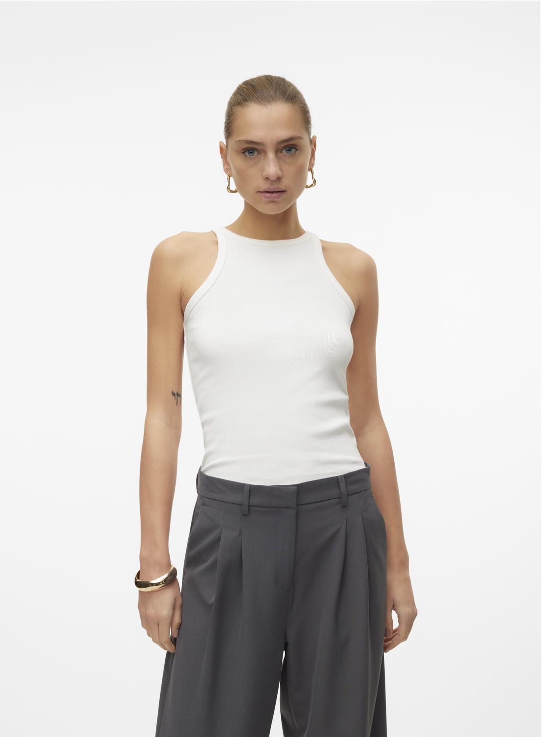model_shot-front