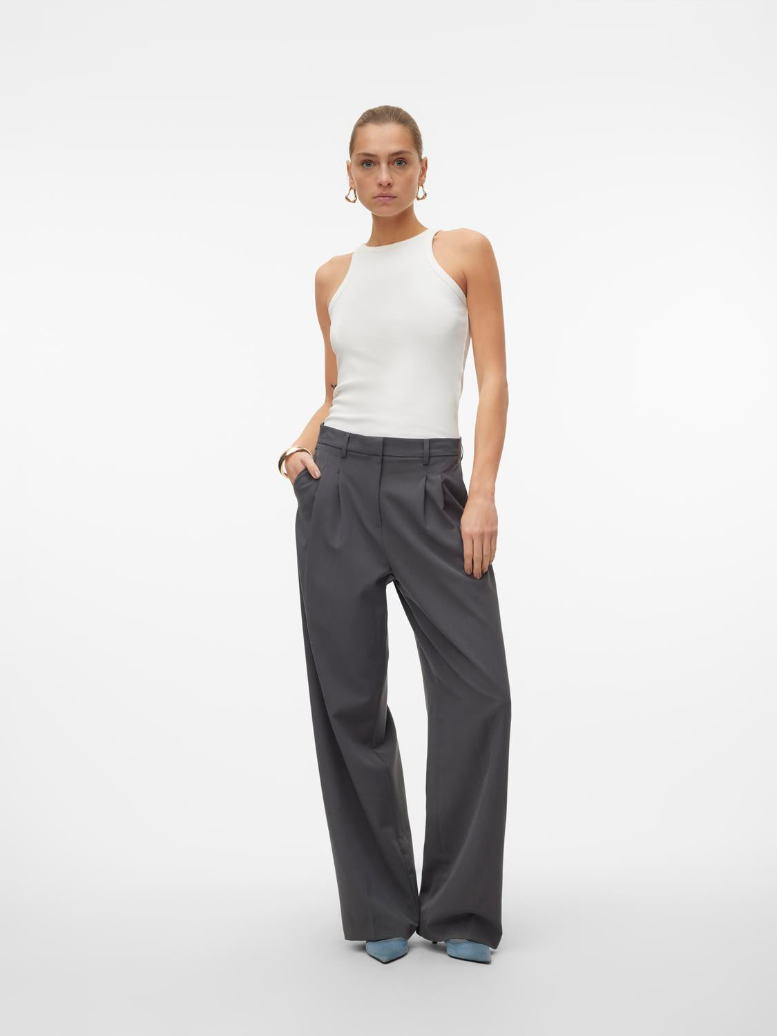 model_shot-front_full