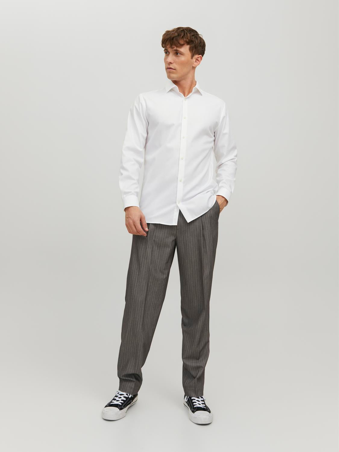 model_shot-front_full