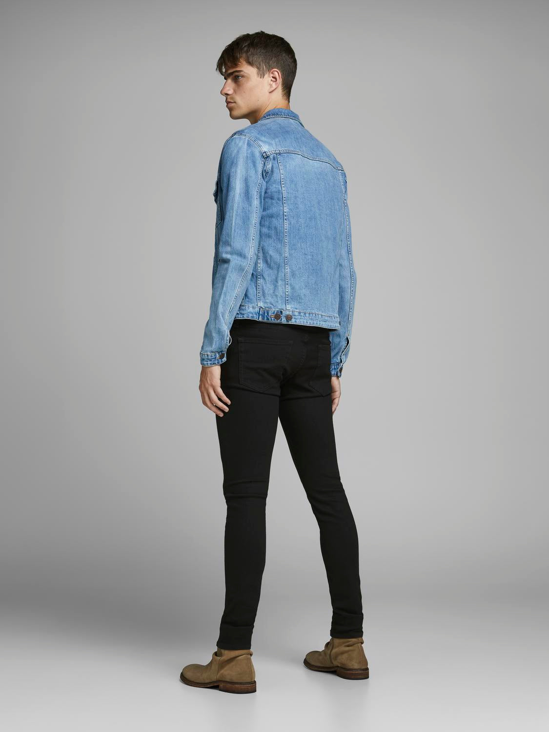 model_shot-back