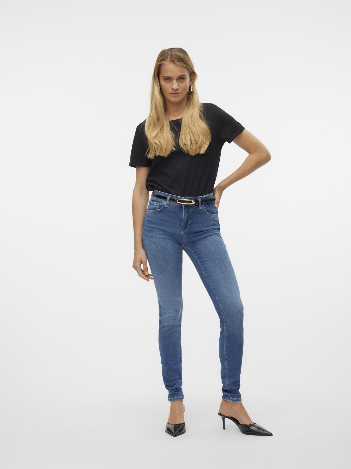 model_shot-front_full