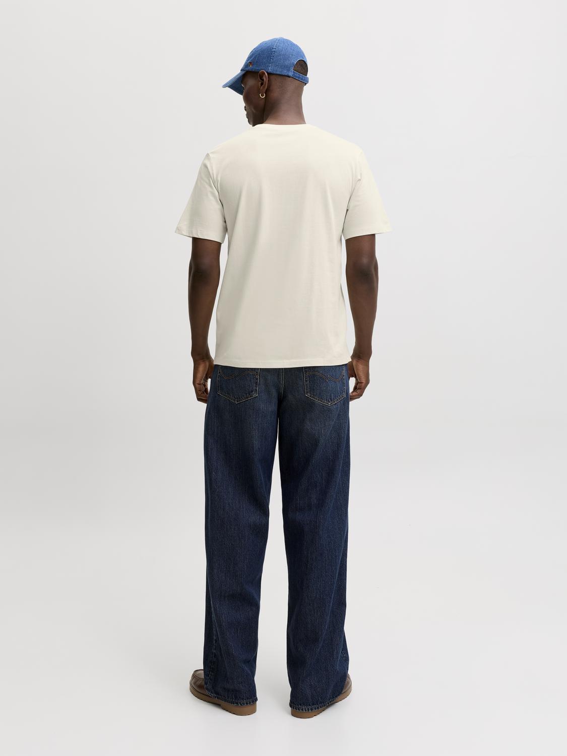 model_shot-back
