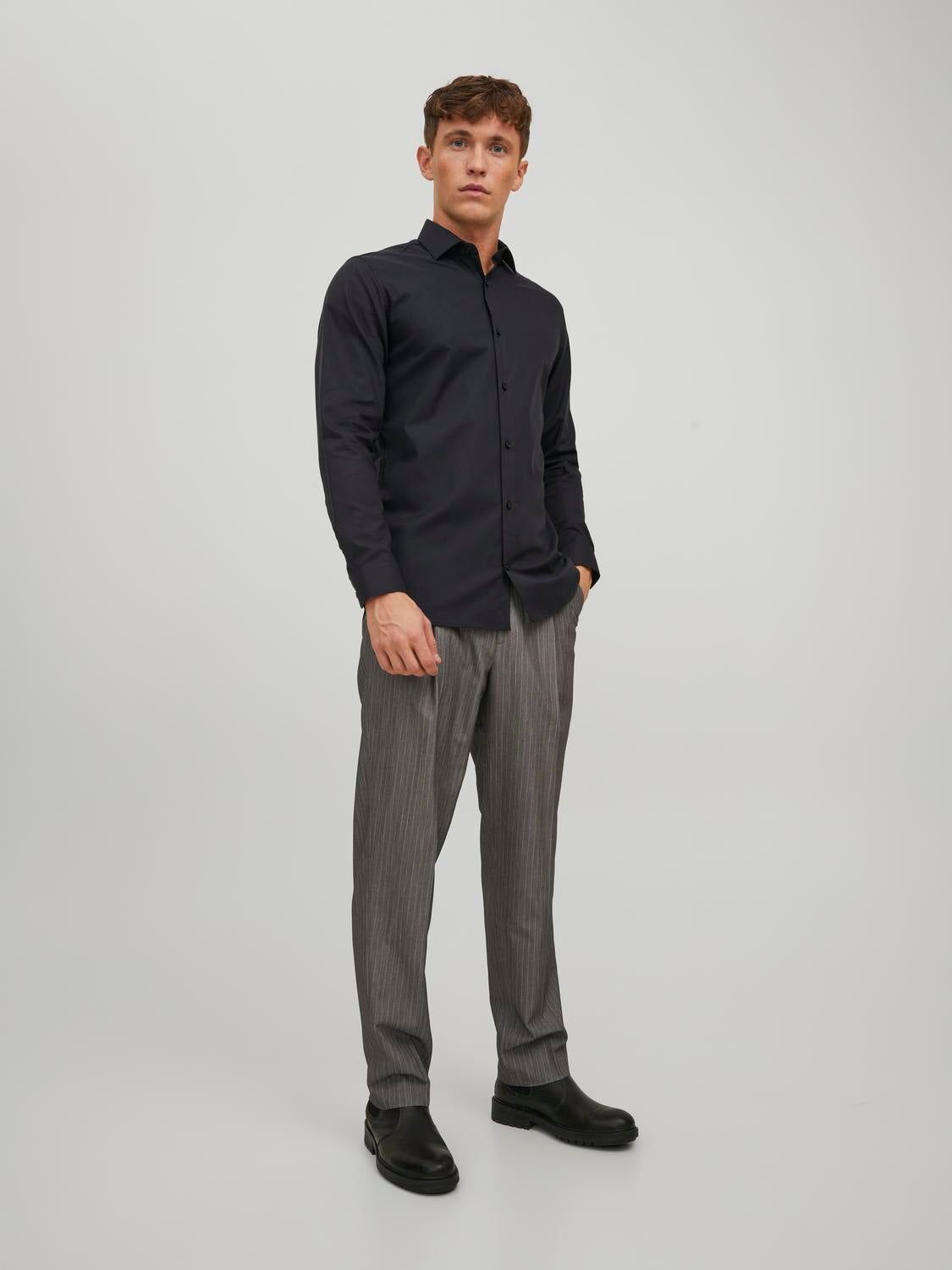 model_shot-front_full