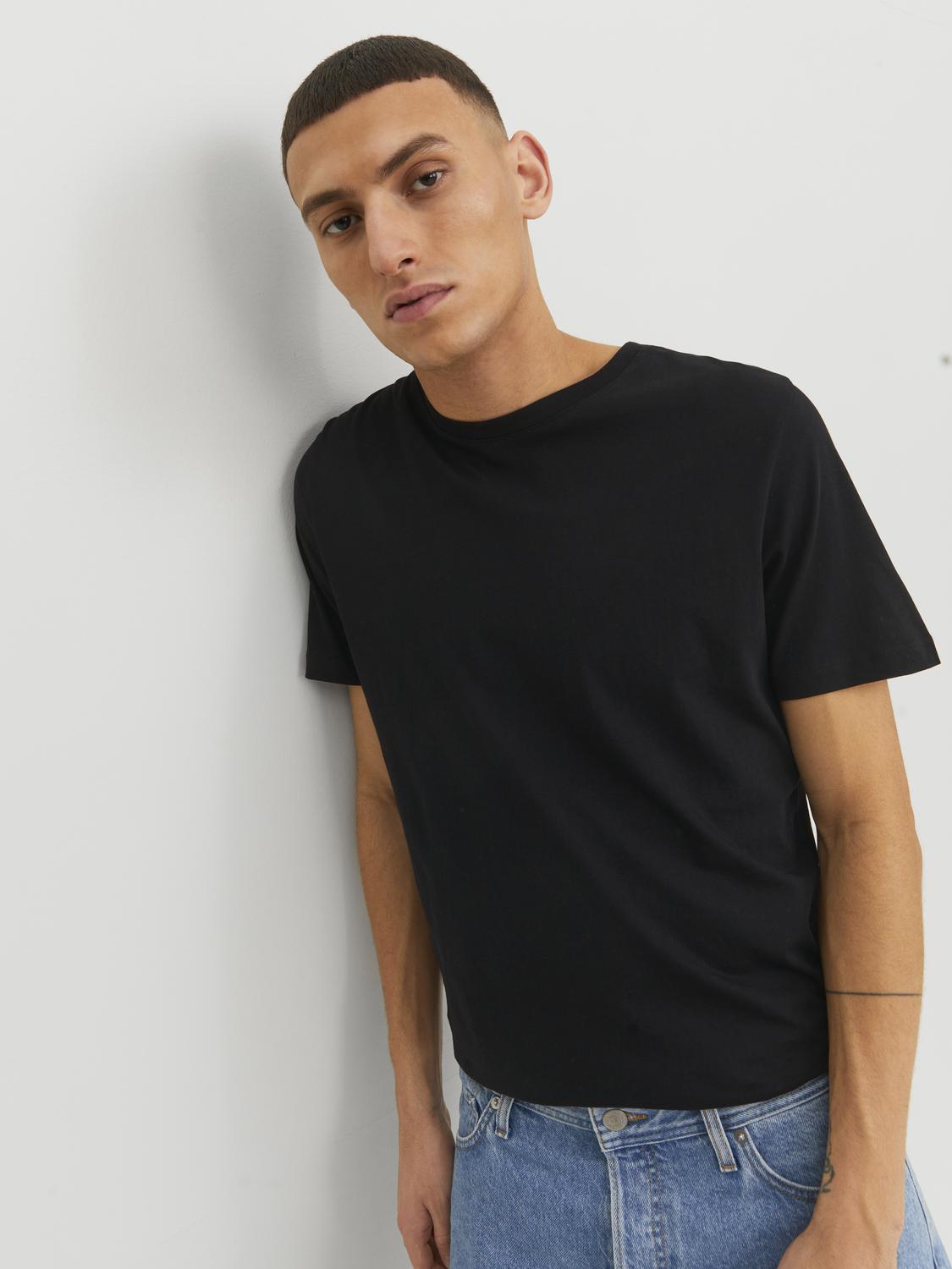 model_shot-creative