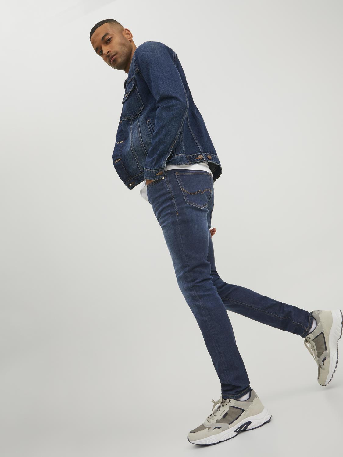 model_shot-creative