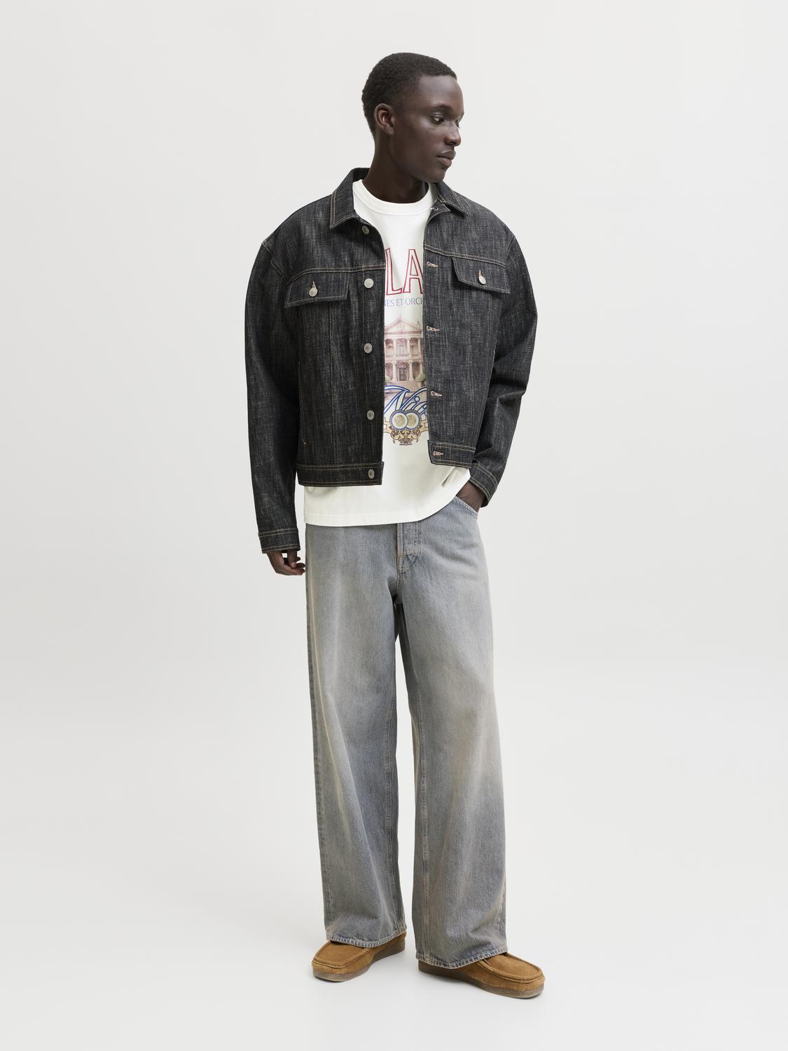 model_shot-front_full