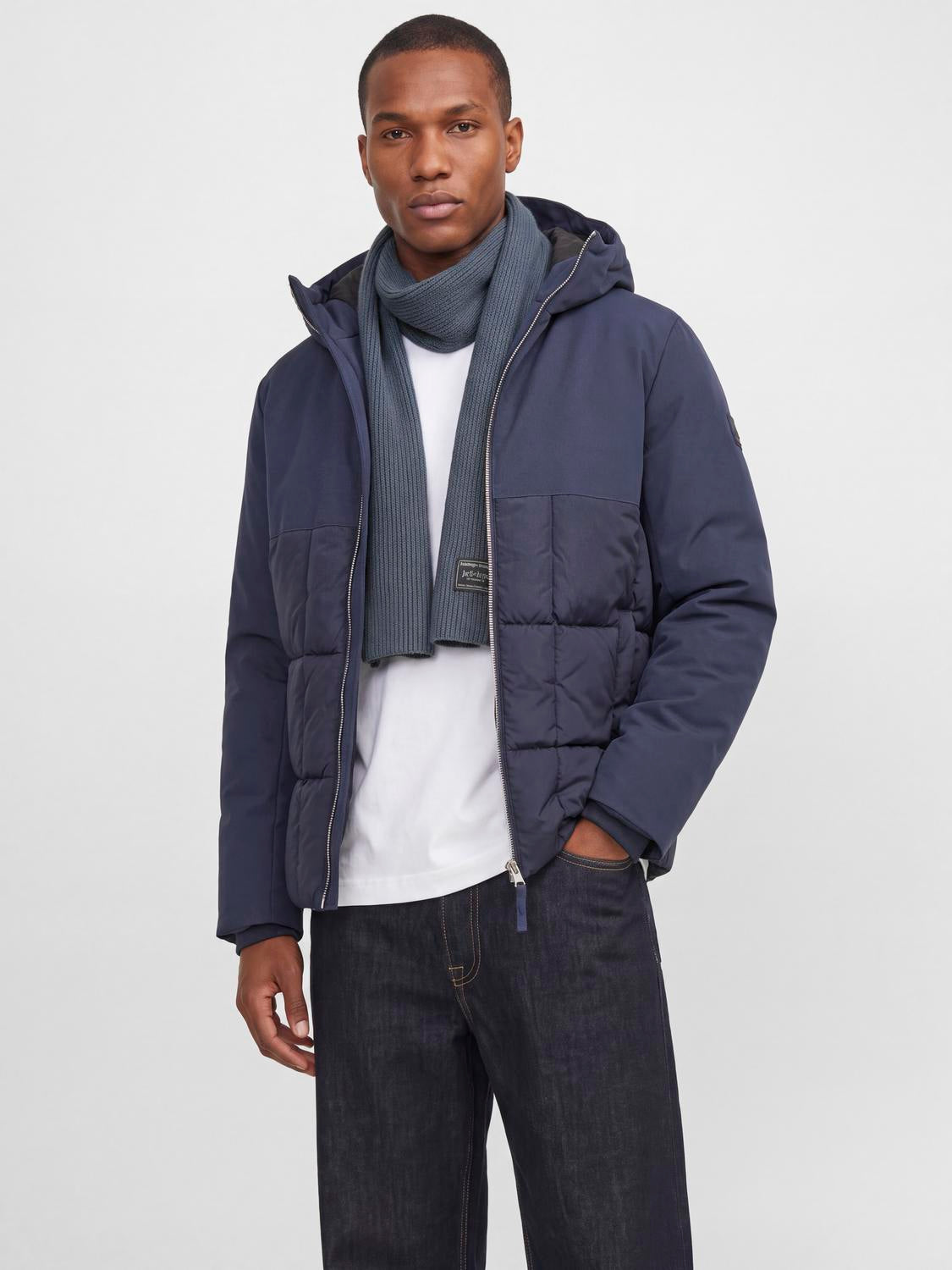 model_shot-front