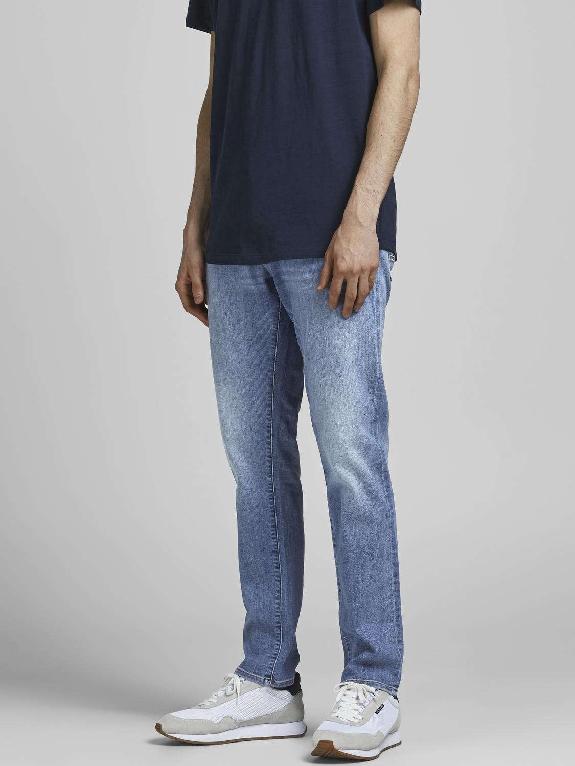 model_shot-front