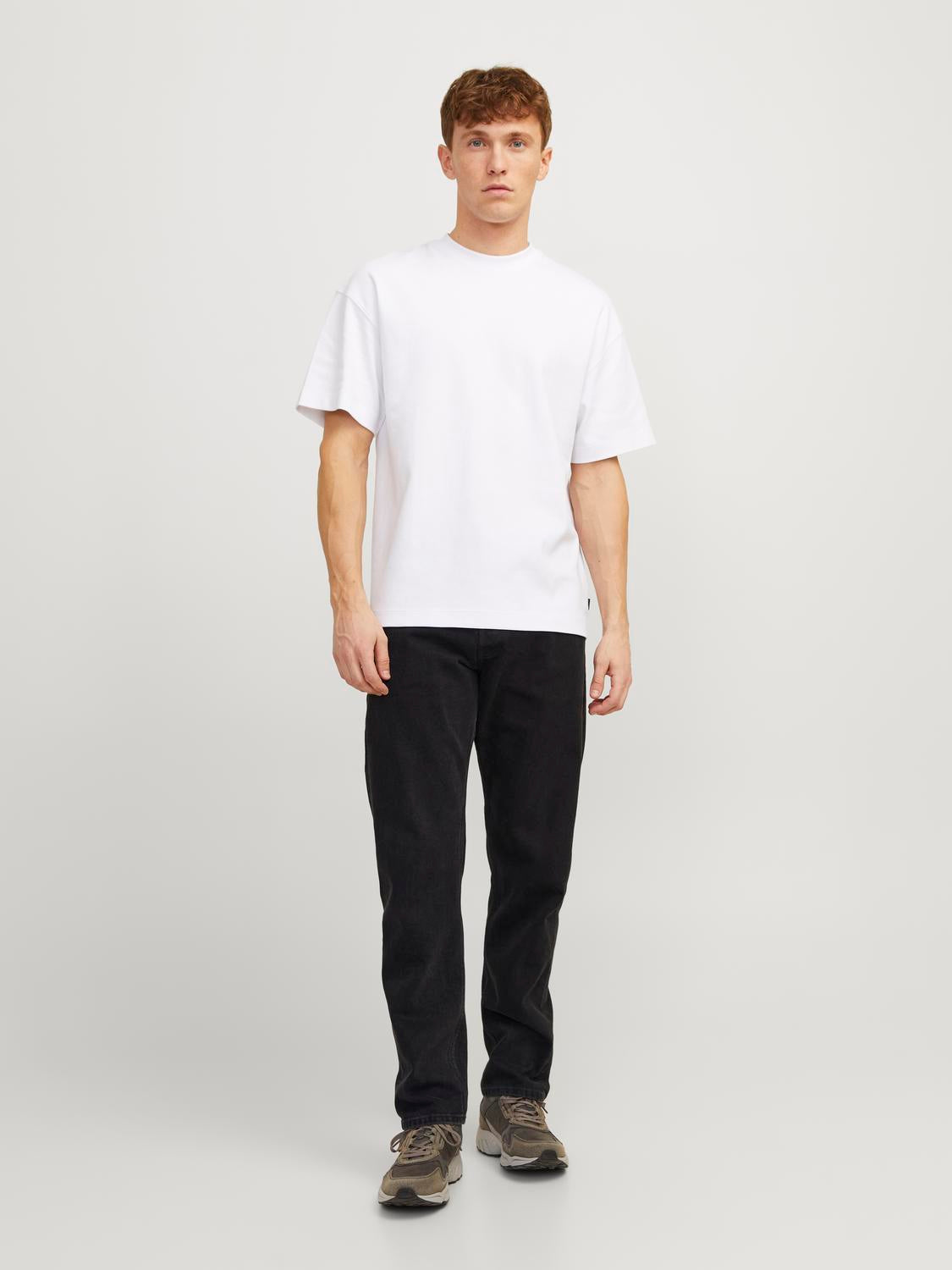 model_shot-front_full
