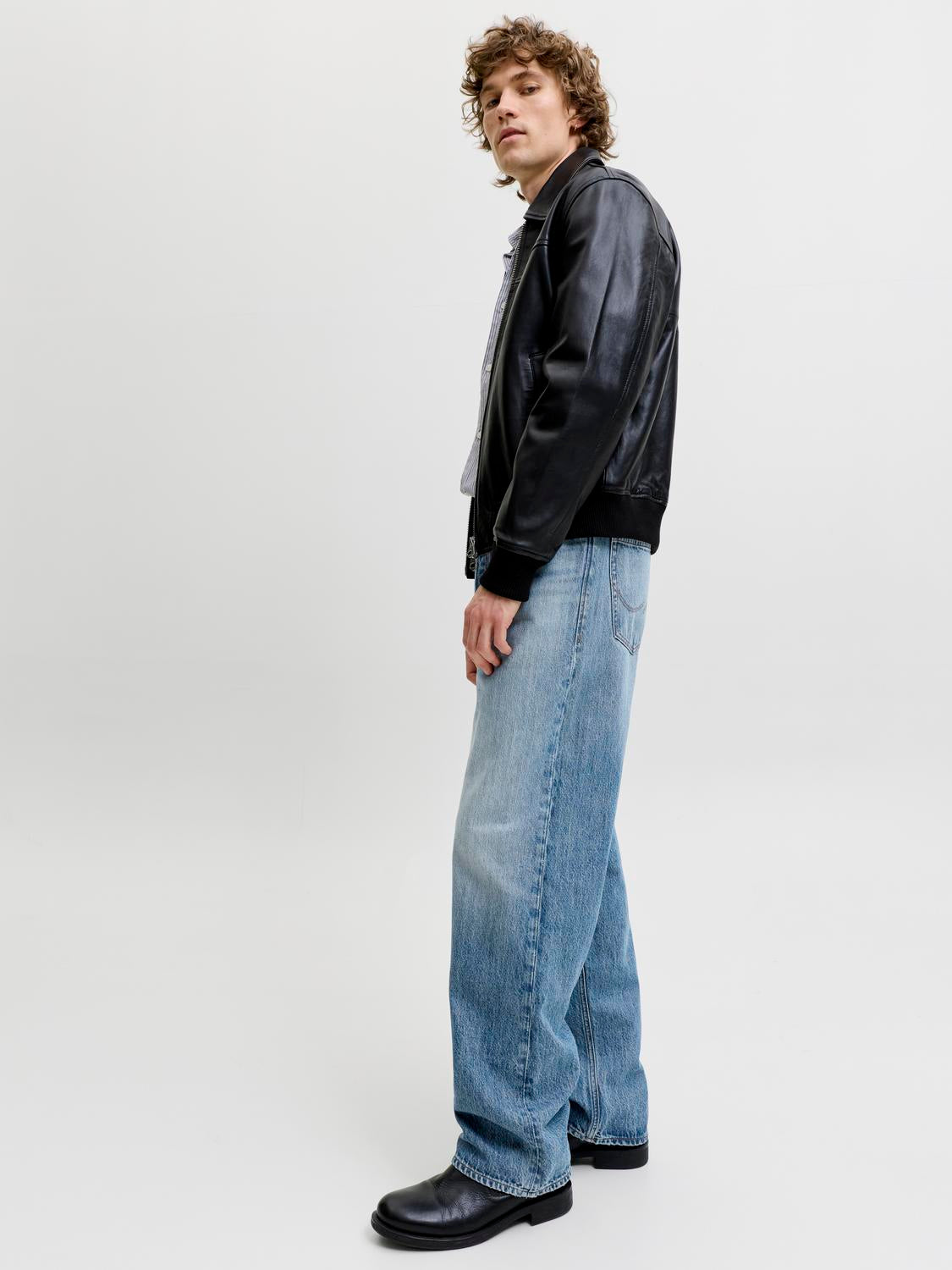 model_shot-creative
