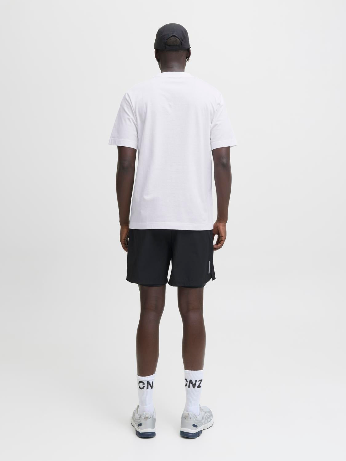 model_shot-back