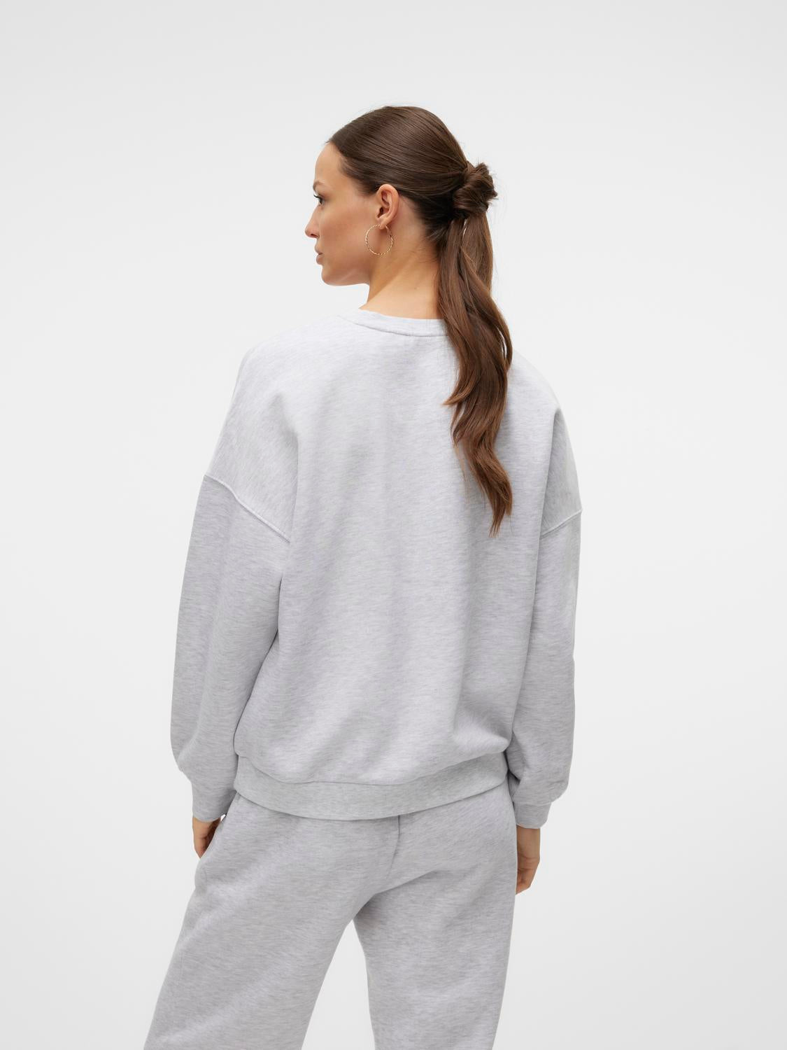 model_shot-back