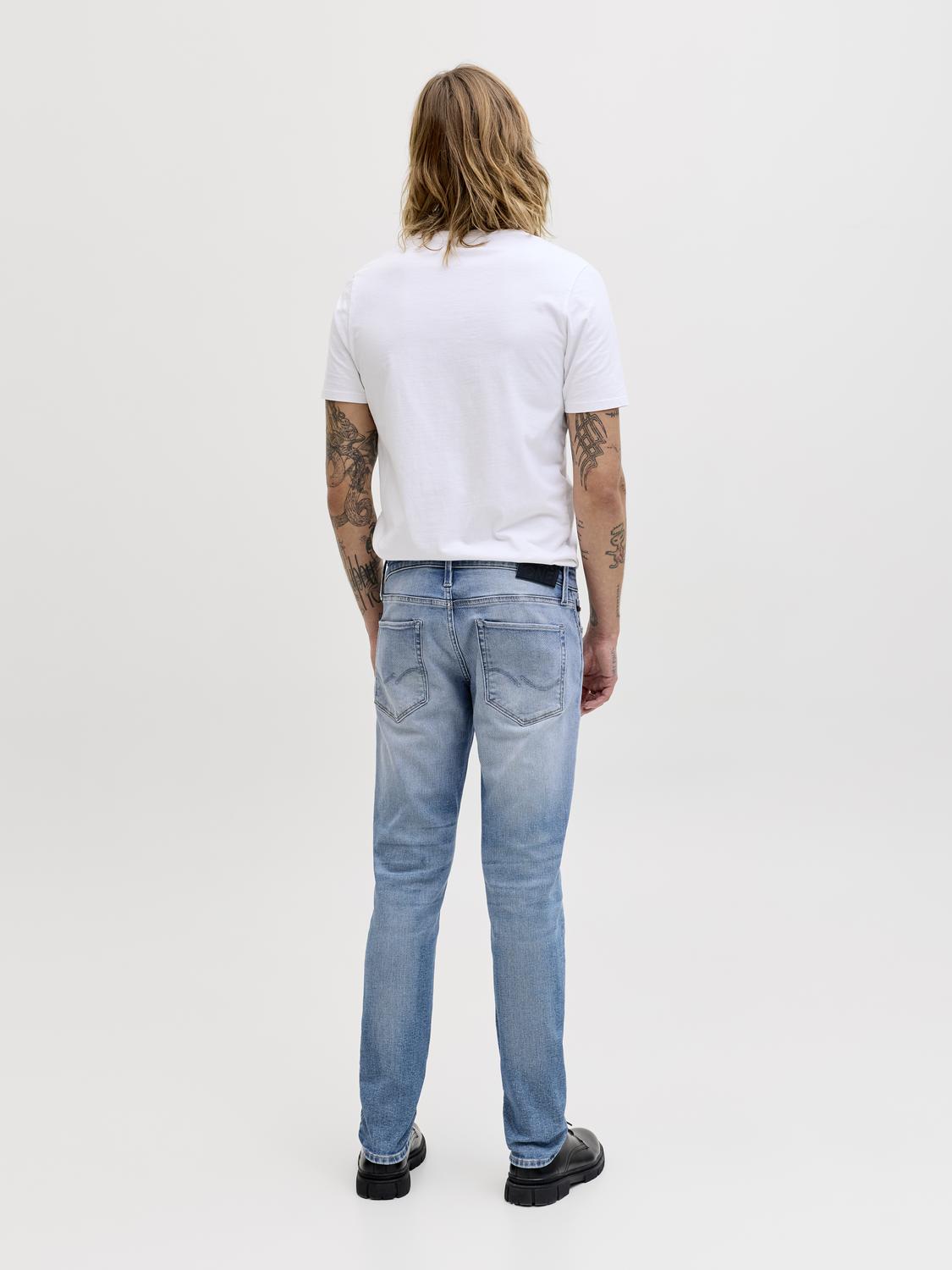 model_shot-back