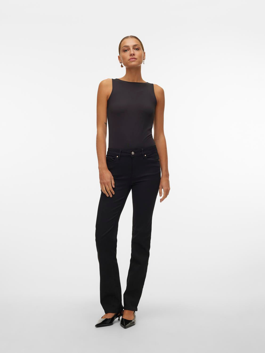 model_shot-front_full
