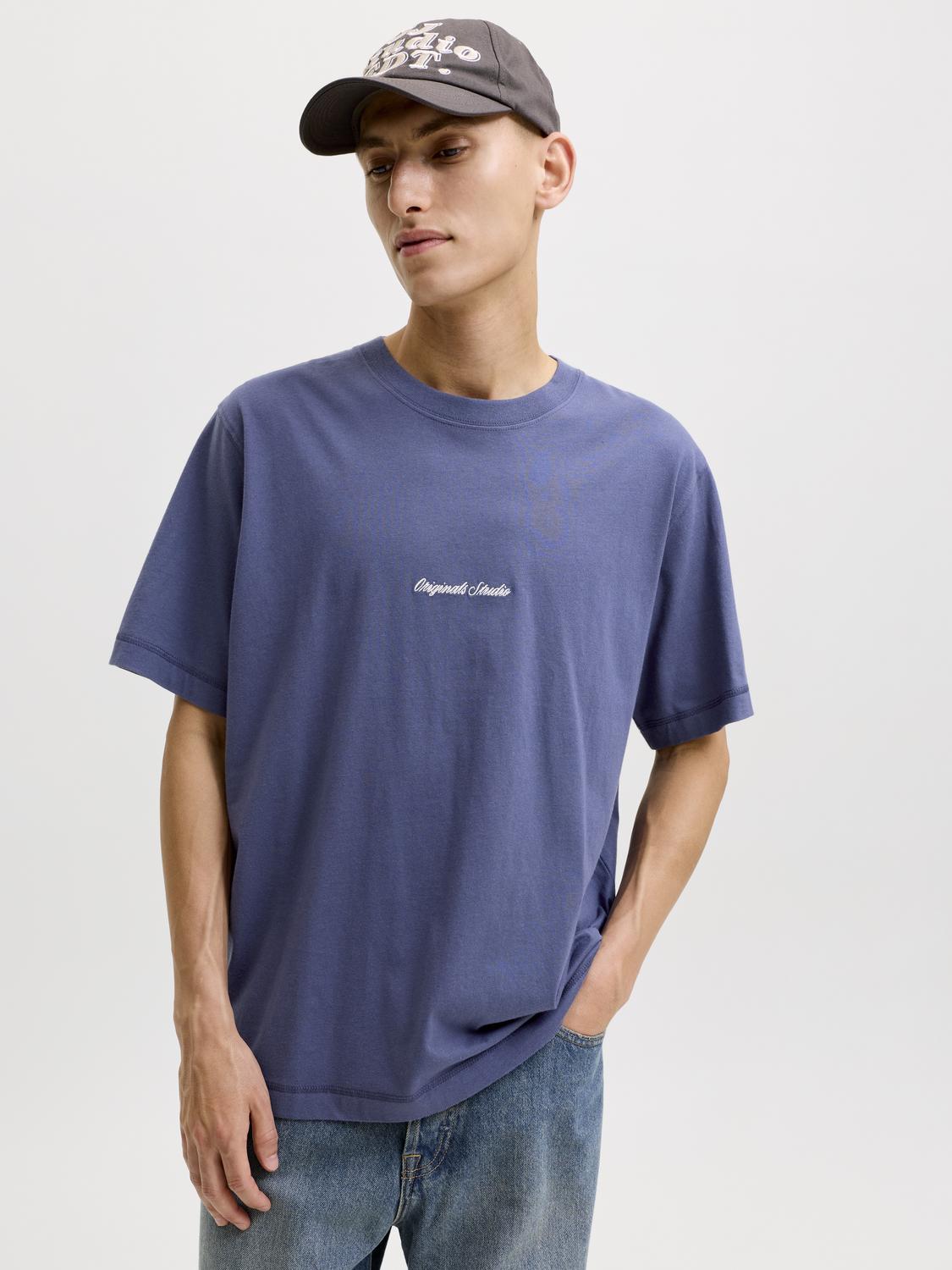 model_shot-creative