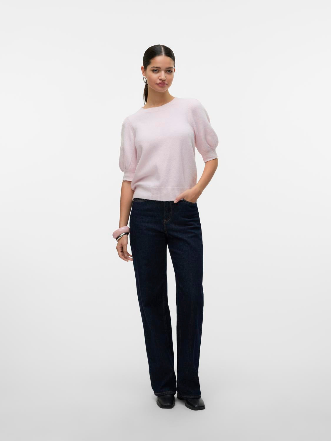 model_shot-front_full