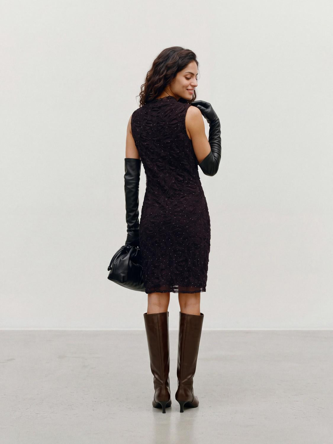 model_shot-back