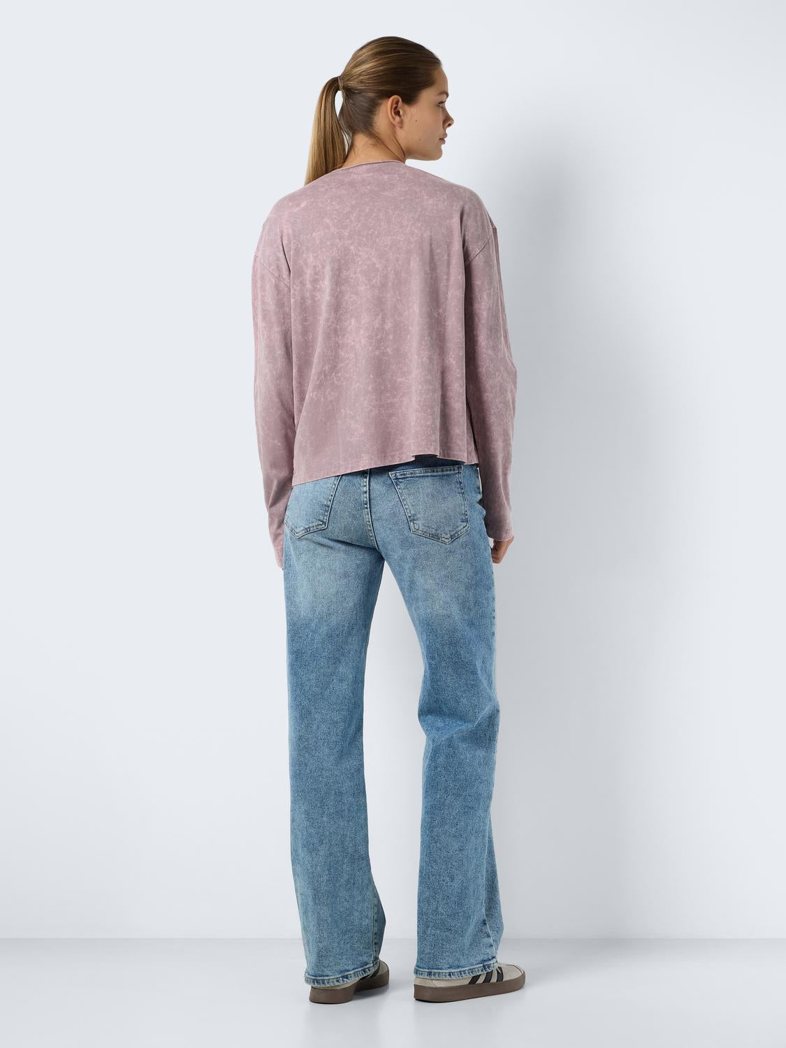 model_shot-front_full