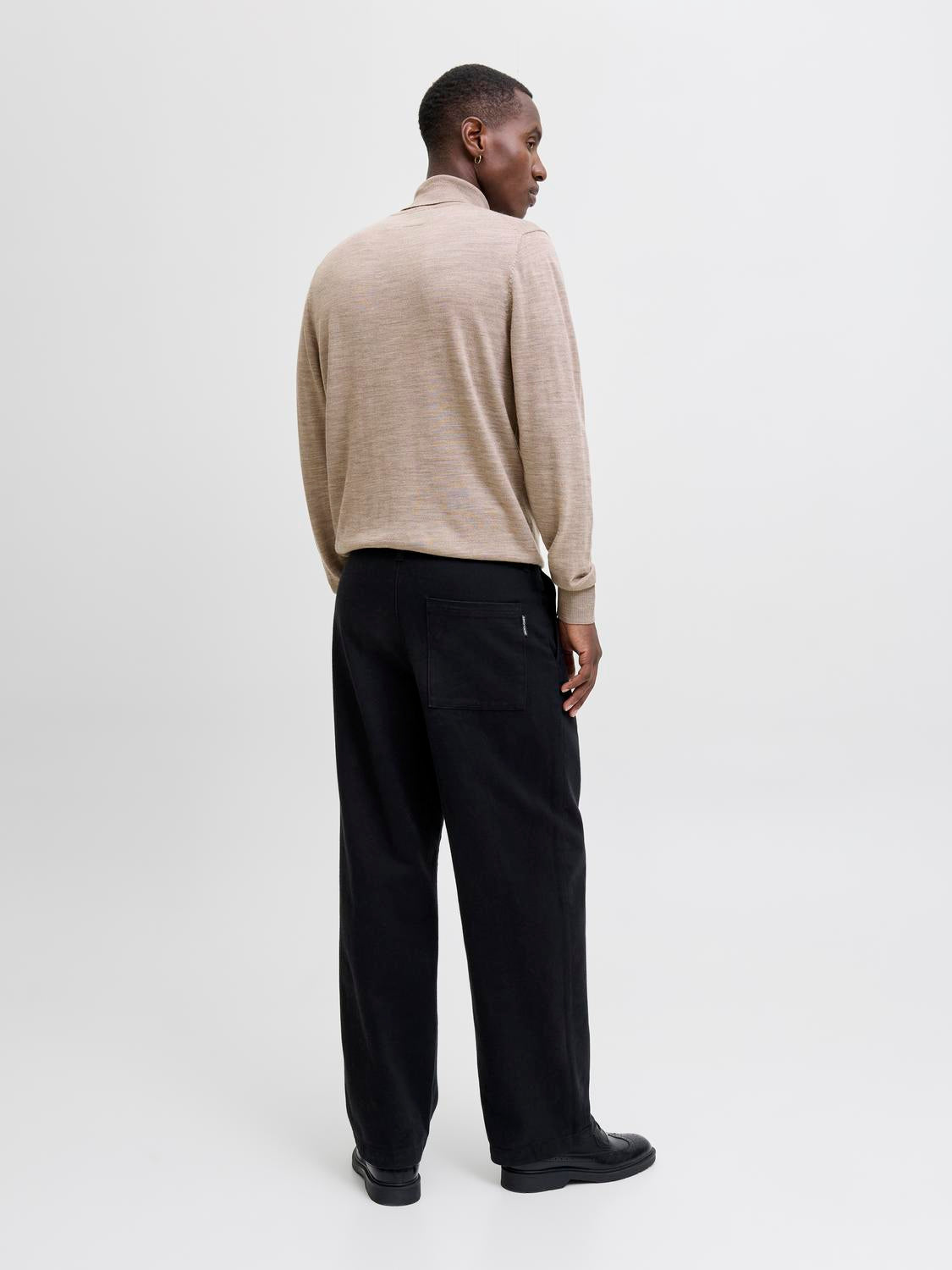 model_shot-back