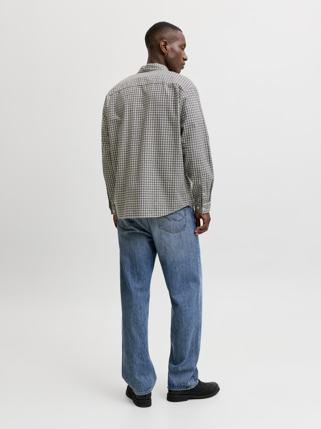 model_shot-back