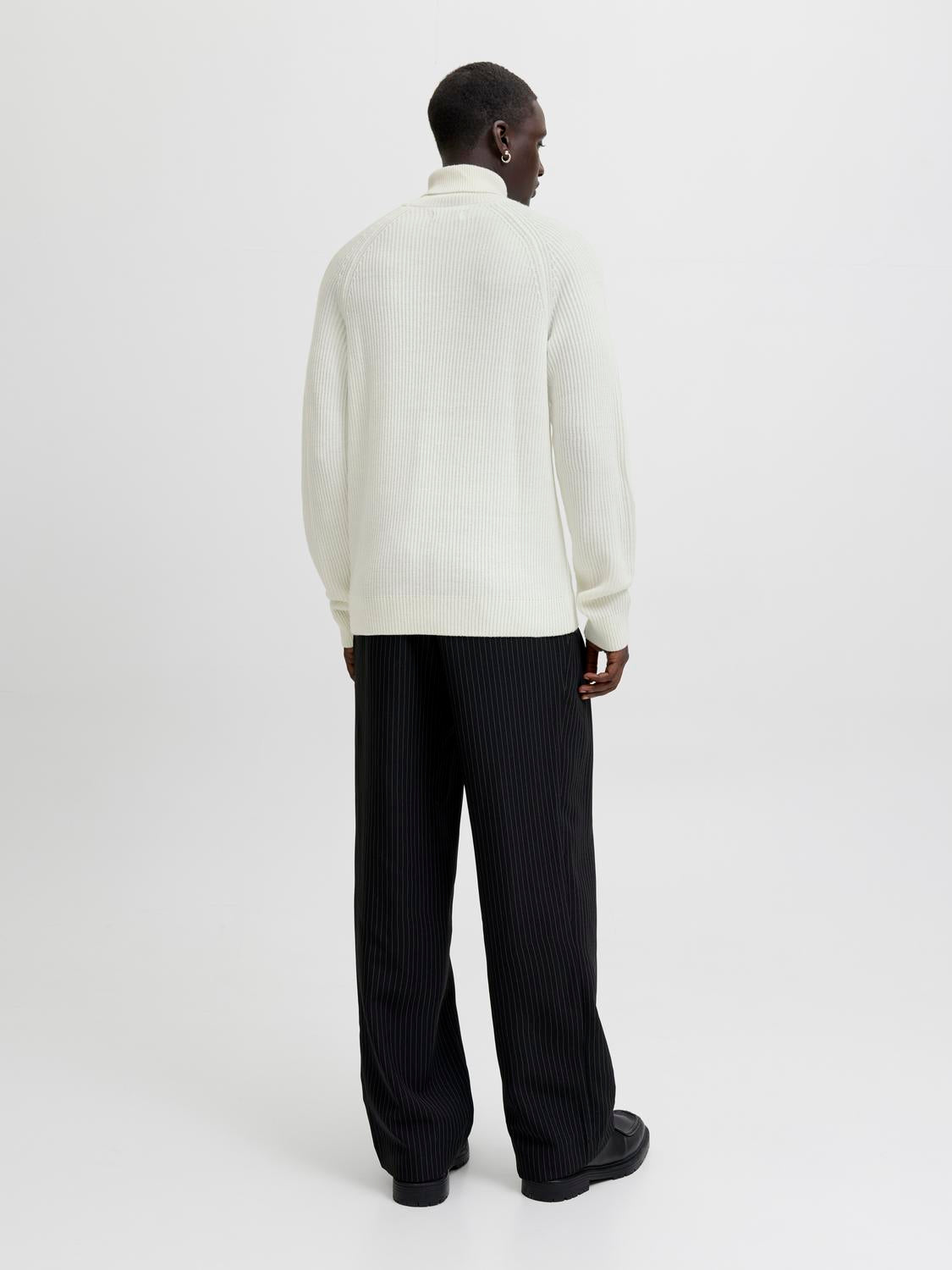 model_shot-back