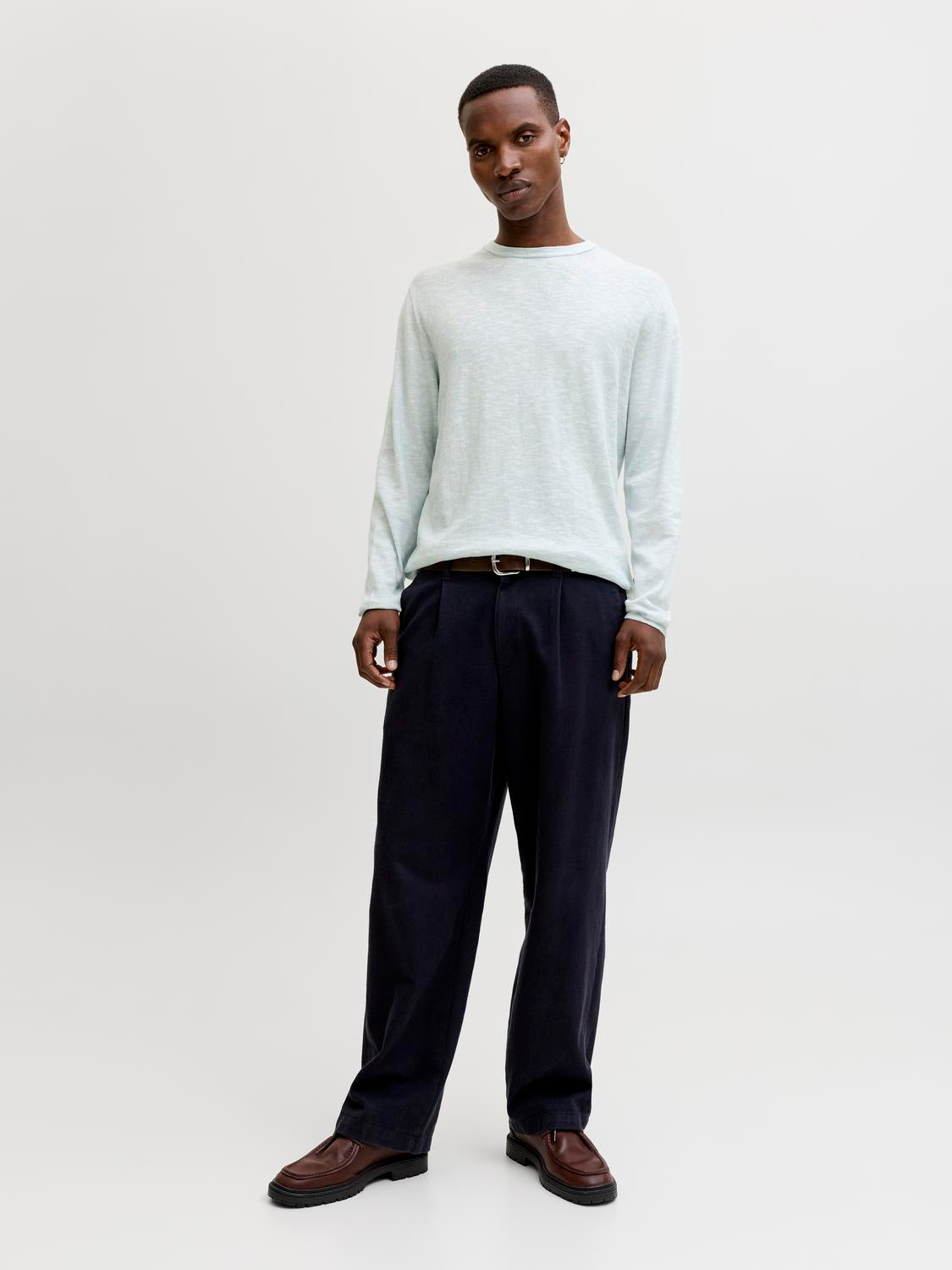 model_shot-front_full