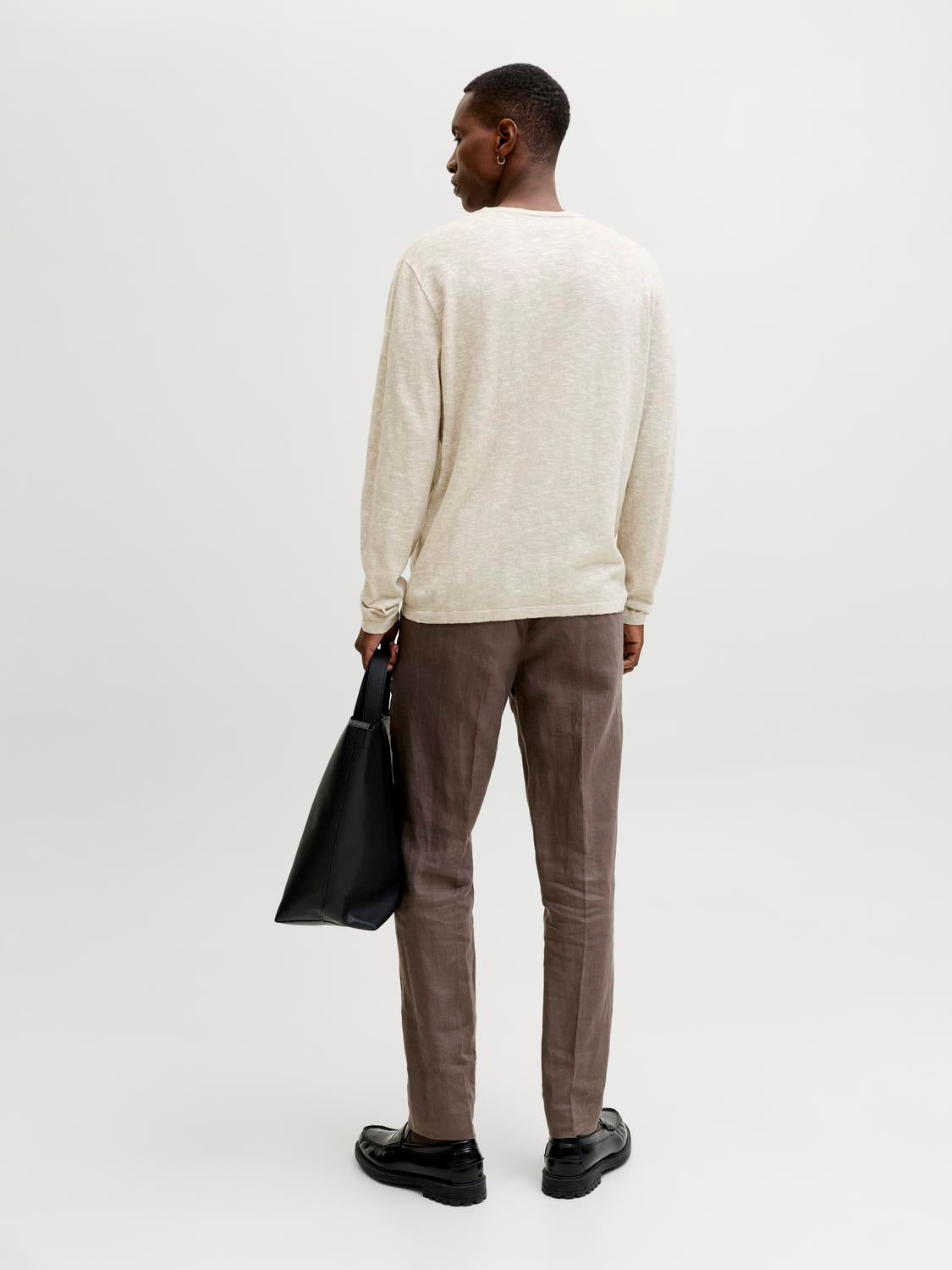 model_shot-back