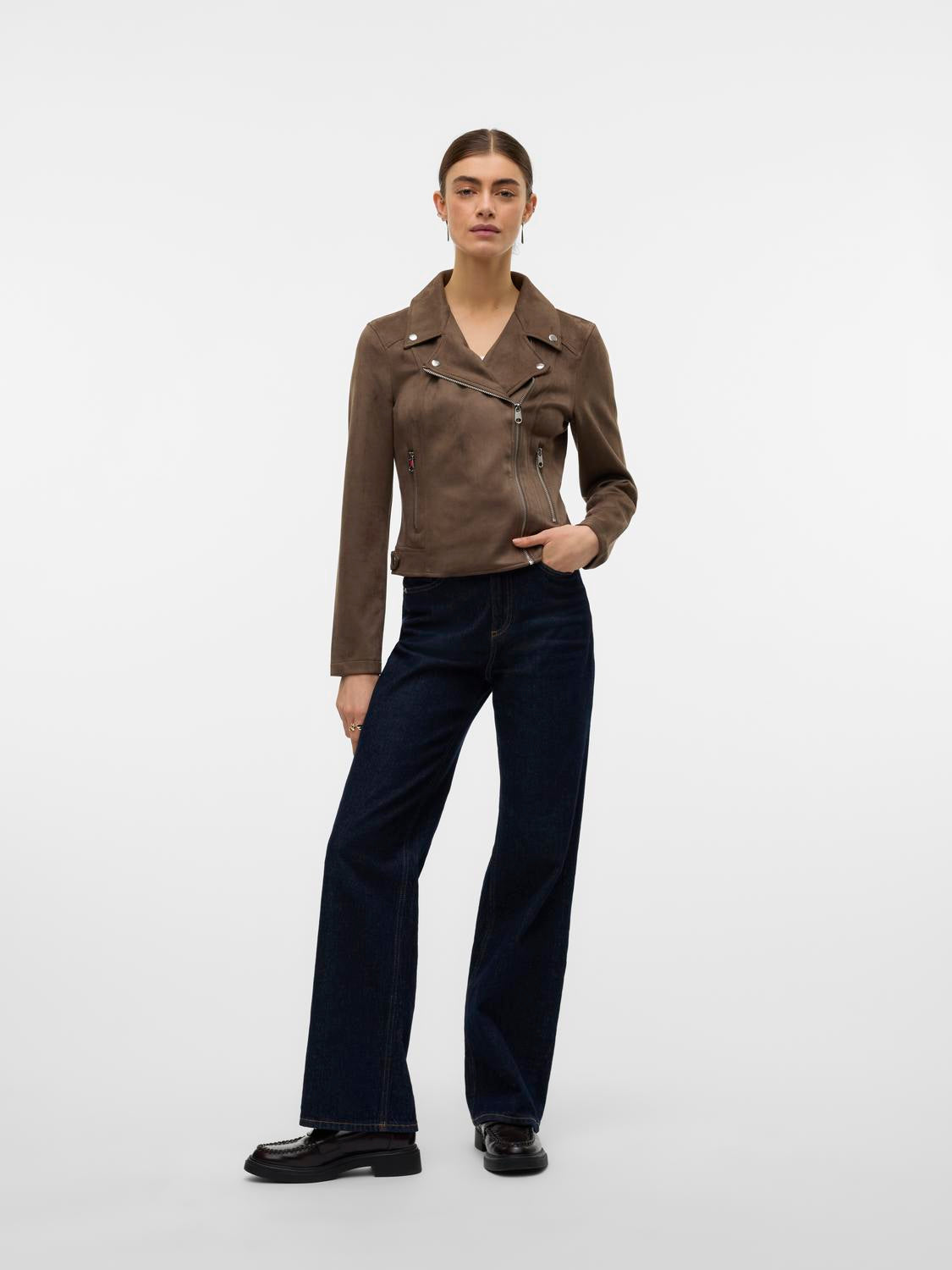 model_shot-front_full