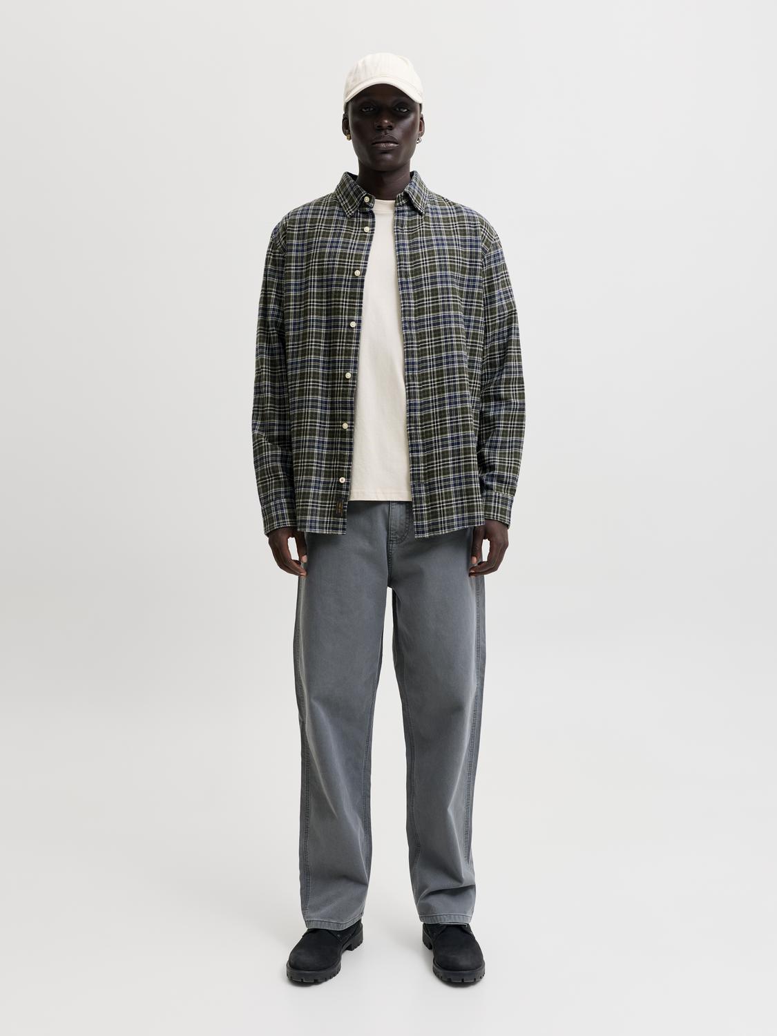 model_shot-front_full