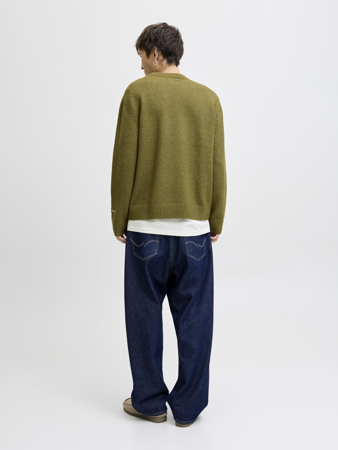 model_shot-back