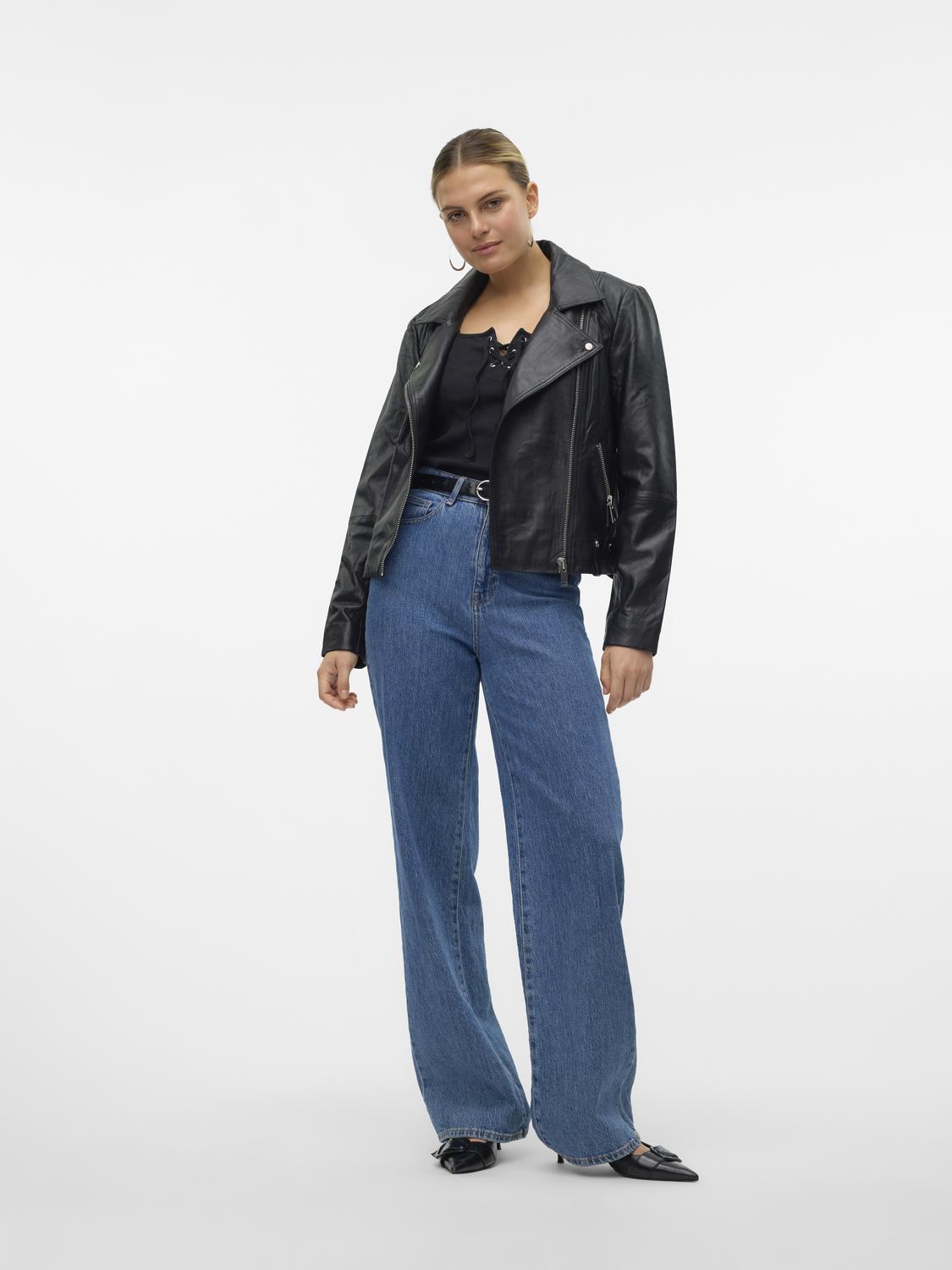 model_shot-front_full