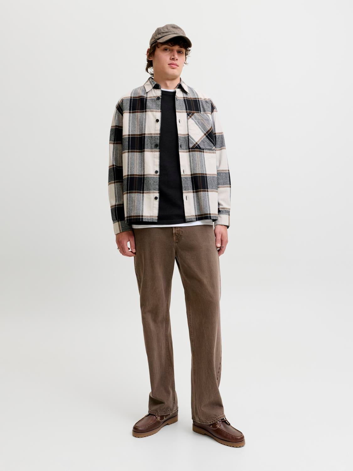 model_shot-front_full