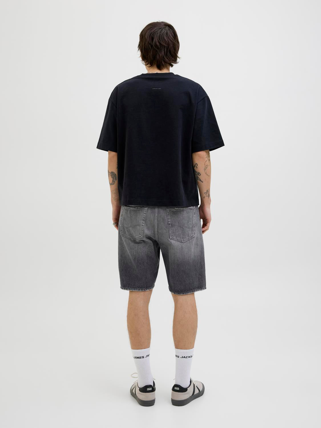 model_shot-back
