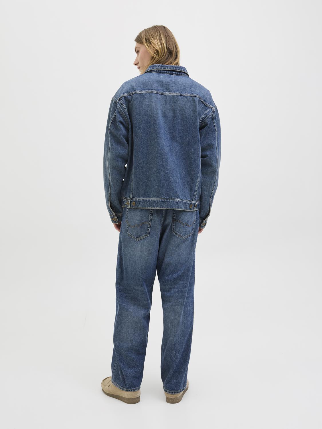 model_shot-back