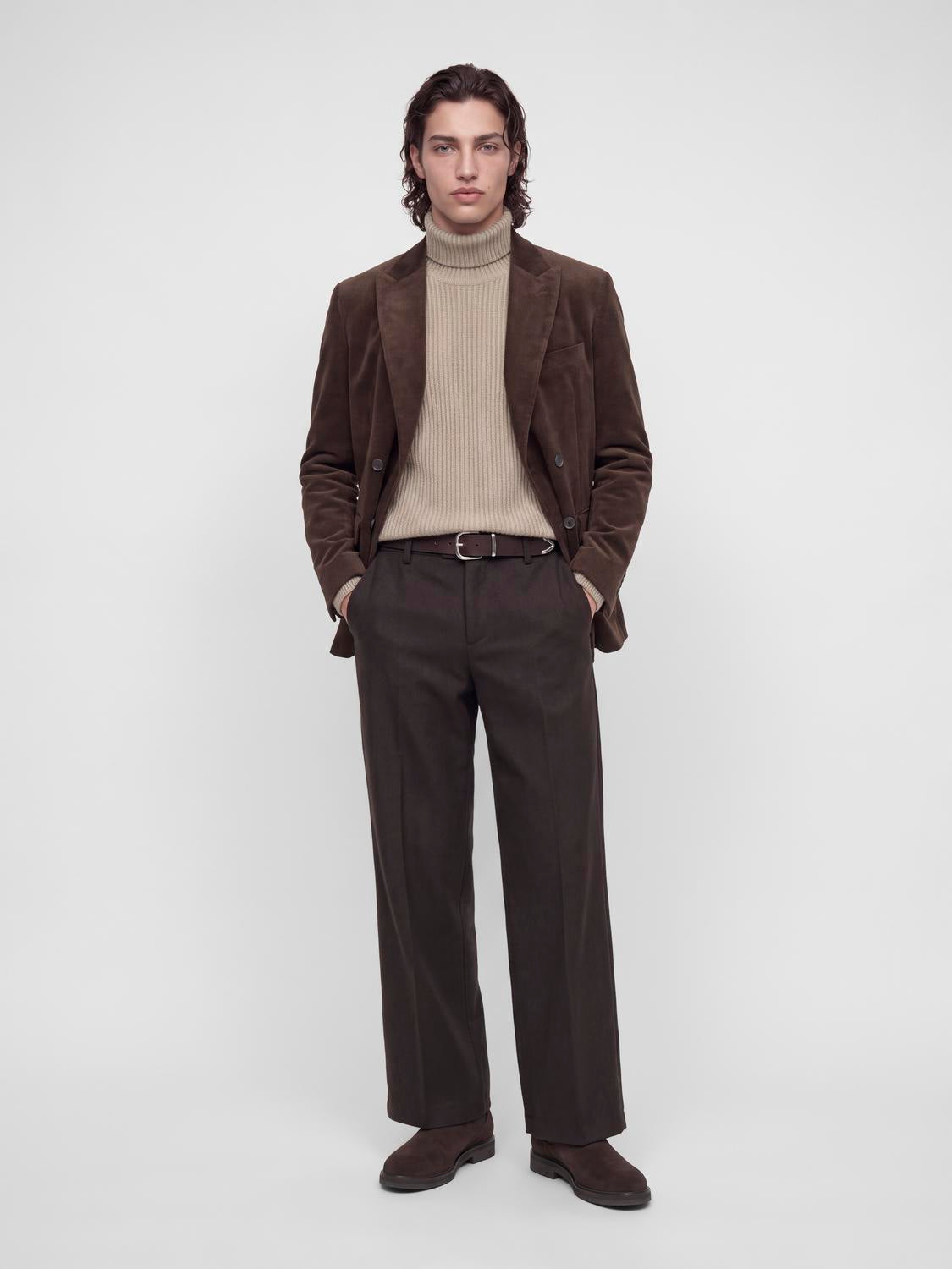 model_shot-front_full
