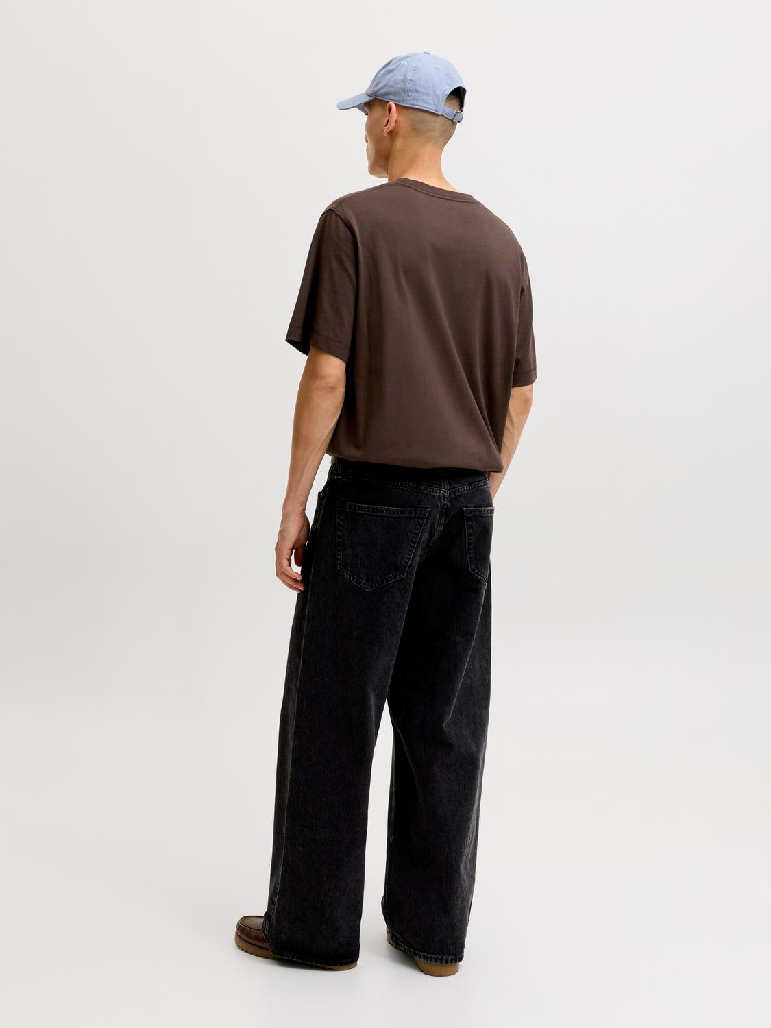 model_shot-back