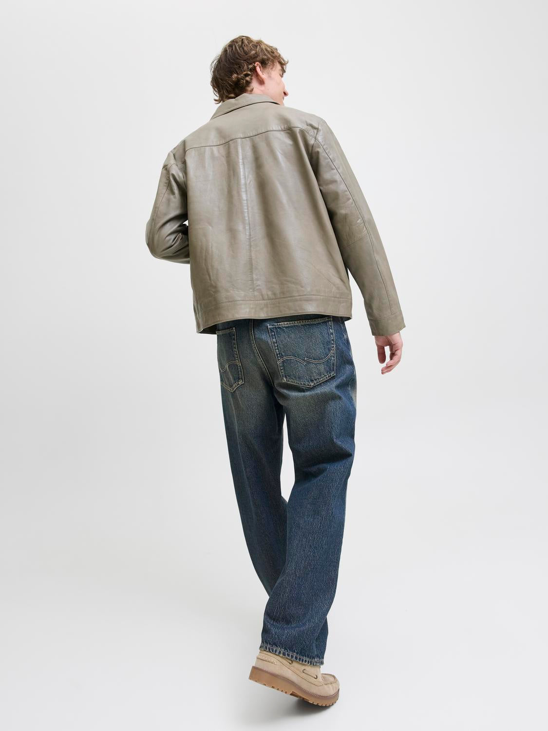 model_shot-creative